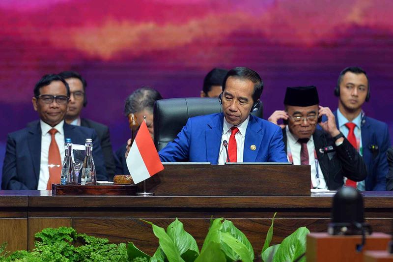 Presiden Joko Widodo (tengah), memimpin jalannya KTT ke-20 ASEAN - India di Jakarta Convention Center, Kamis (7/9/2023). Media Center KTT ASEAN 2023/Rommy Pujianto