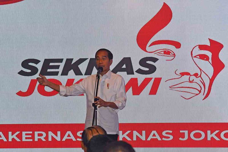 Presiden Joko Widodo menyampaikan sambutan saat pembukaan Rapat Kerja Nsional (Rakernas) Sekretariat Nasional (Seknas) Jokowi di Kota Bogor, Jawa Barat, Sabtu (16/9/2023). Rakernas Seknas Jokowi yang diikuti sebanyak 25 perwakilan DPW se-Indonesia tersebut sebagai bagian konsolidasi organisasi dalam persiapan menjelang Pilpres 2024. ANTARA FOTO/Arif Firmansyah