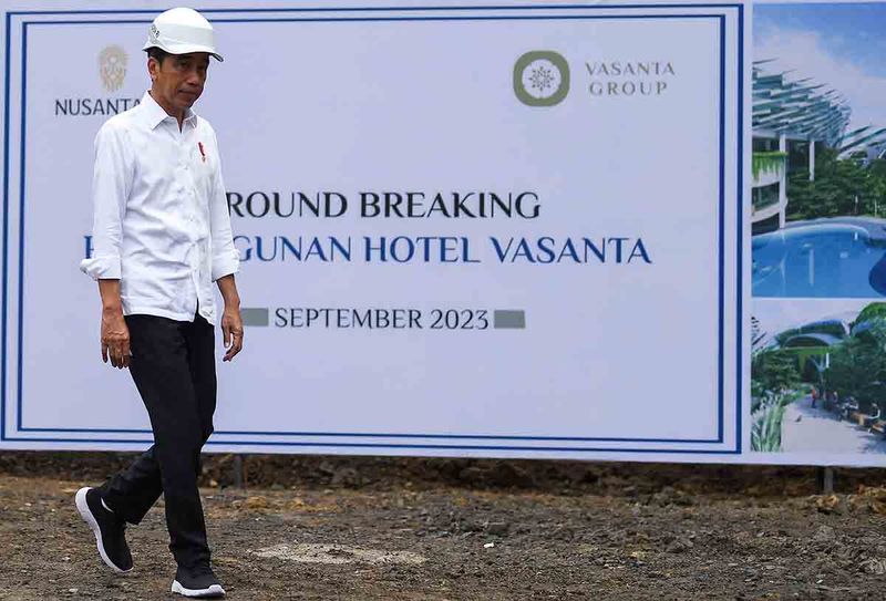 Presiden Joko Widodo tiba pada peletakan batu pertama atau groundbreaking Hotel Vasanta di kawasan Ibu Kota Nusantara (IKN), Penajam Paser Utara, Kalimantan Timur, Sabtu (23/9/2023). Hotel Vasanta menjadi hotel kedua yang dibangun di kawasan IKN. ANTARA FOTO/Sigid Kurniawan