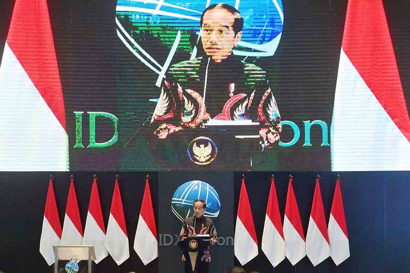 Presiden Joko Widodo berpidato saat peresmian bursa karbon Indonesia di Bursa Efek Indonesia, Jakarta, Selasa (26/9/2023). Pemerintah secara resmi meluncurkan bursa karbon atau jual beli kredit karbon (carbon credit) yang penyelenggaraannya dilakukan oleh Bursa Efek Indonesia (BEI) melalui indeks IDXCarbon sebagai bentuk kontribusi nyata Indonesia untuk berjuang bersama dunia melawan krisis iklim. ANTARA FOTO/Akbar Nugroho Gumay