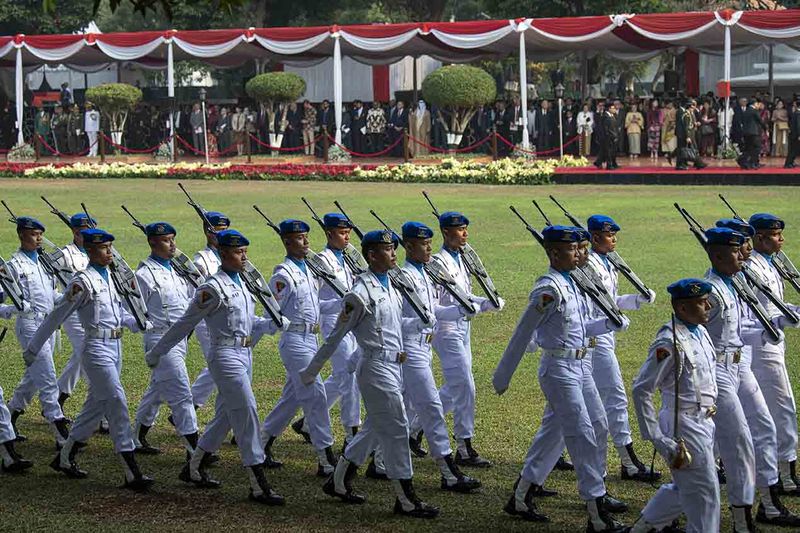 Sejumlah pasukan Polisi Militer Angkatan Laut berbaris dalam upacara Peringatan Hari Kesaktian Pancasila Tahun 2023 di Monumen Pancasila Sakti, Lubang Buaya, Jakarta Timur, Minggu (1/10/2023). ANTARA FOTO/Sigid Kurniawan