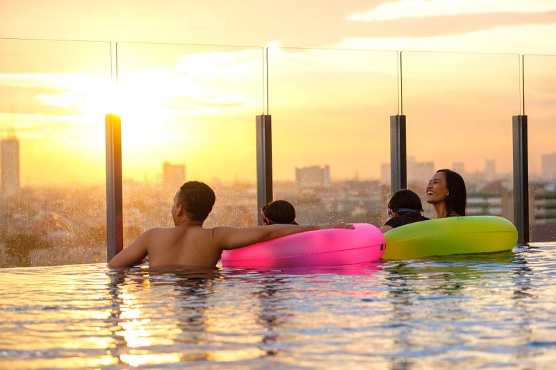 Swimming Pool Family (3) Swimming Pool di Holiday Inn & Suites Jakarta Gajah Mada, Jakarta.