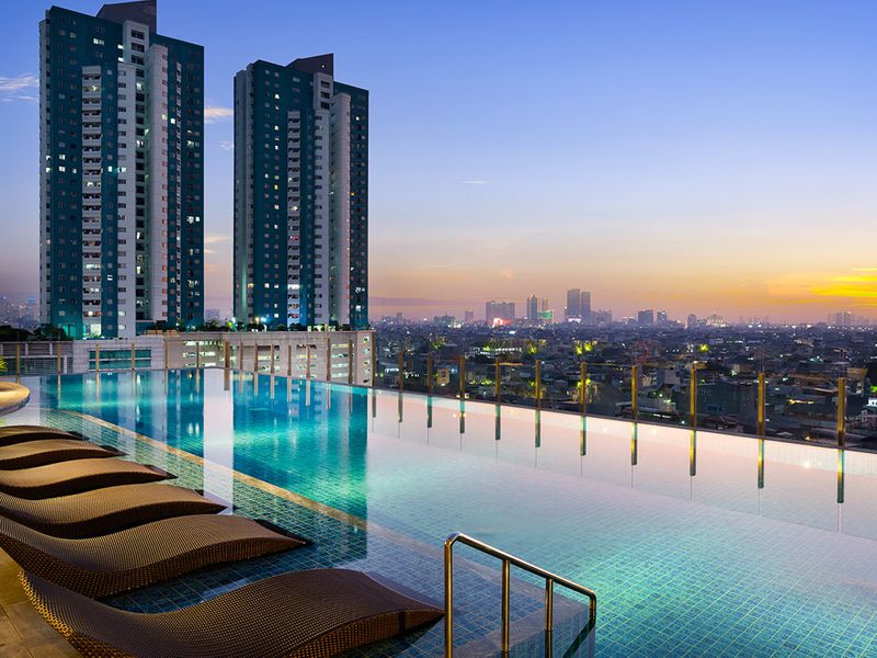 130624-Swimming Pool di Holiday Inn & Suites Jakarta Gajah Mada, Jakarta2 Swimming Pool di Holiday Inn & Suites Jakarta Gajah Mada, Jakarta