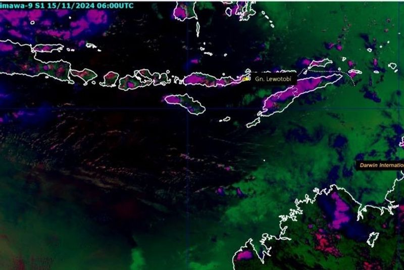 Citra satelit wilayah udara Bali dan sekitarnya sudah terbebas dari abu vulkanik Gunung Lewotobi Laki-laki dipantau BMKG melalui Stasiun Meteorologi Ngurah Rai di Kuta, Kabupaten Badung, Bali, Jumat (15/11/2024) ANTARA/HO-BMKG Stasiun Meteorologi Ngurah Rai