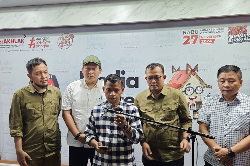 Anggota KPU Provinsi Jambi Anggota KPU Provinsi Jambi saat gelar jumpa pers. (ANTARA/Nanang Mairiadi)