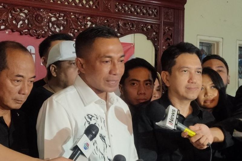 Calon Gubernur DKI Jakarta nomor urut 2, Dharma Pongrekun Calon Gubernur DKI Jakarta nomor urut 2, Dharma Pongrekun memberikan keterangan kepada pers di Posko Pemenangan Bale Gotong Royong Dharma Pongrekun-Kun Wardhandi Jalan Antasari, Jakarta Selatan, Rabu (27/11/2024) sore. ANTARA/Risky Syukur