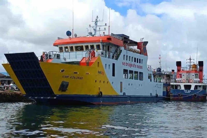 Kapal penyeberangan milik ASDP sedang berlabuh Dokumentasi - Kapal penyeberangan milik ASDP sedang berlabuh. ANTARA/HO-Humas ASDP