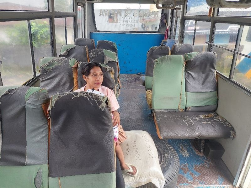 transportasi umum di wilayah jalan peintis Penumpang menggunakan transportasi umum di wilayah jalan peintis di daerah 3T Indoneisa. IVOOX.ID/doc MTI