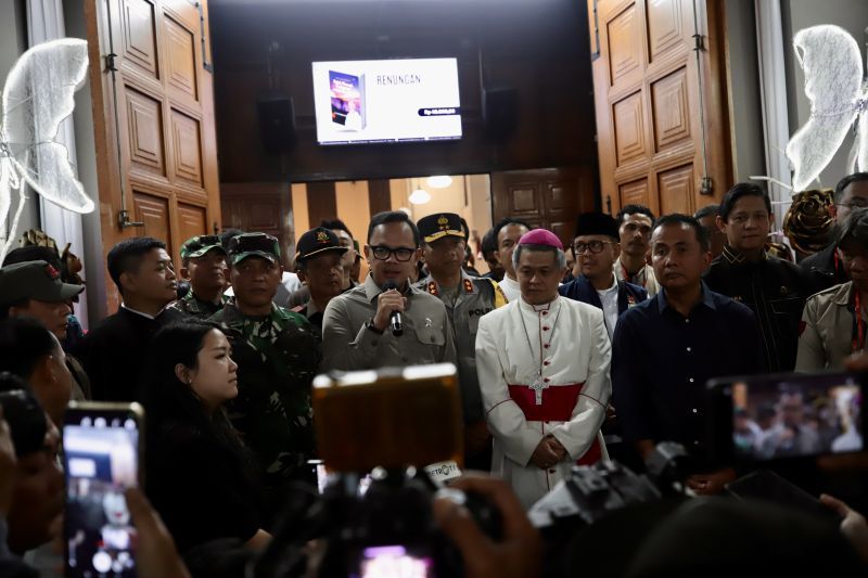 Wakil Menteri Dalam Negeri (Wamendagri) Bima Arya Sugiarto Wakil Menteri Dalam Negeri (Wamendagri) Bima Arya Sugiarto saat memberikan keterangan di Gereja Katedral Kota Bandung Jawa Barat, Selasa (24/12/2024). ANTARA/HO-Pemkot Bandung.
