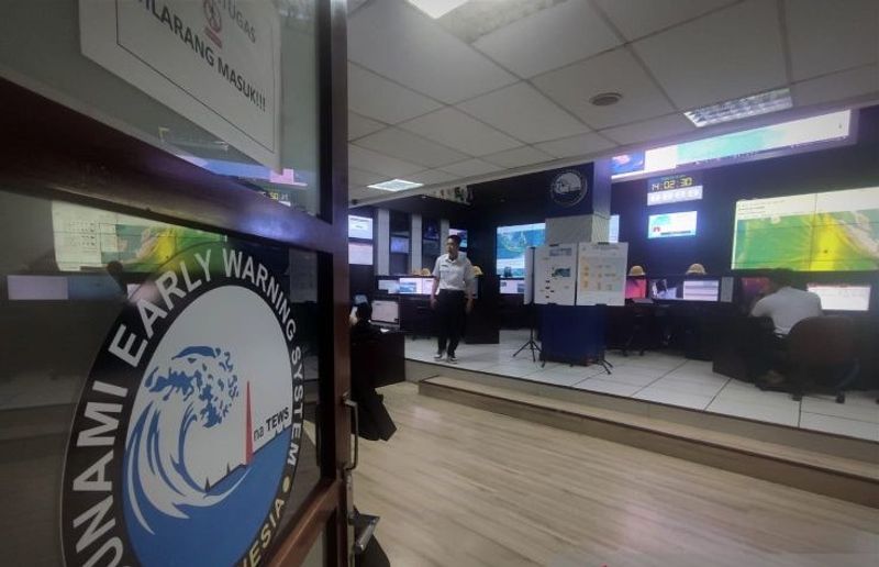 WhatsApp-Image-2024-12-26-at-05 23 40-3 Suasana ruangan operator Tsunami Early Warning System Indonesia (Ina-TEWS) di Gedung C komplek perkantoran Badan Meteorologi, Klimatologi dan Geofisika (BMKG) Jalan Angkasa, Kemayoran, Jakarta. ANTARA/M Riezko Bima Elko Prasetyo
