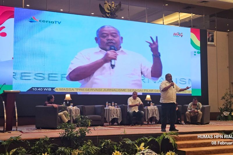 Salah satu narasumber ketika memberikan pemaparan HPN Riau Salah satu narasumber ketika memberikan pemaparan dalam sarasehan media massa nasional dalam momen HPN di Pekanbaru. (ANTARA/HO-PWI)