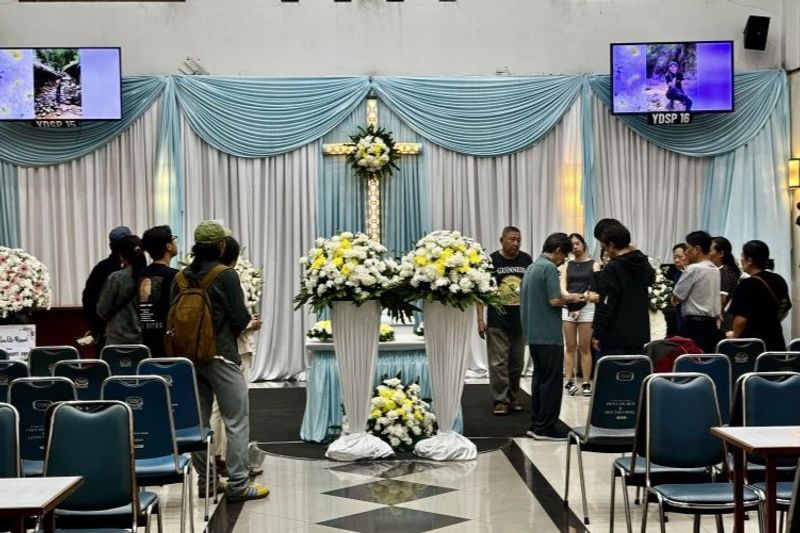 Peti jenazah Lilie Wijayati Peti jenazah Lilie Wijayati saat tiba di Rumah Duka Nana Rohana, Kota Bandung, Jawa Barat, Senin (3/3/2025). (ANTARA/Rubby Jovan)